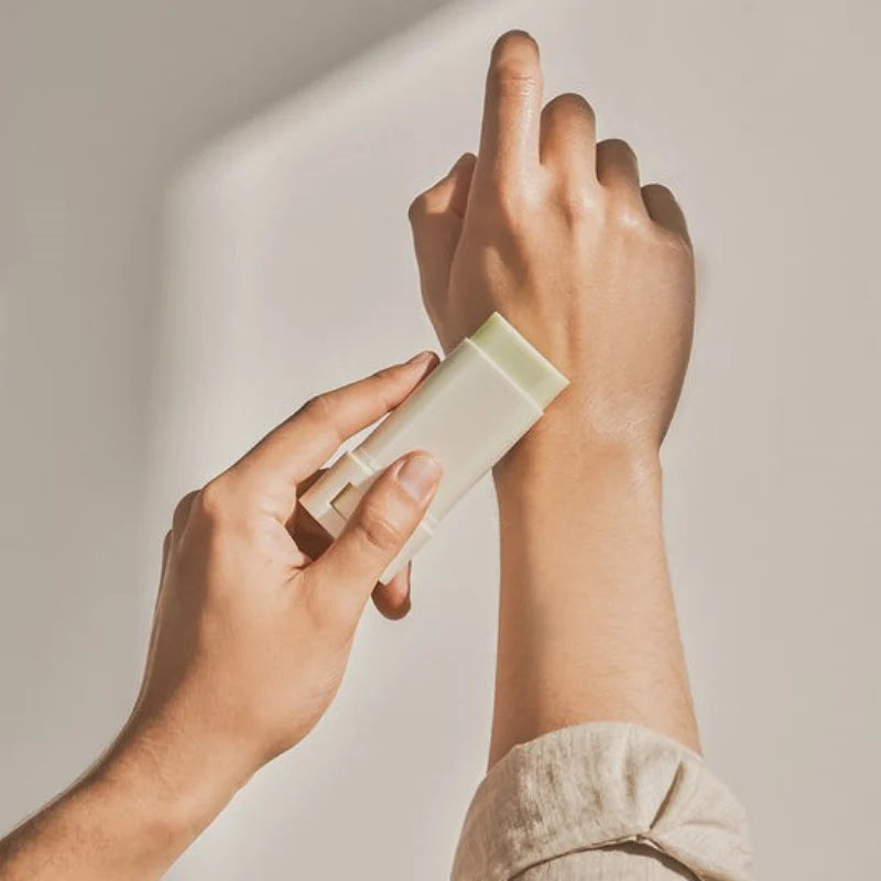 Matte sun stick : Mugwort + Camilia